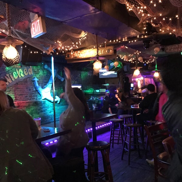 Photo taken at Wicked Willy&#39;s by Long C. on 2/12/2018