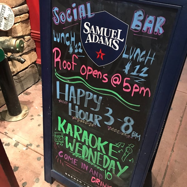 Das Foto wurde bei Social Bar, Grill &amp; Lounge von Long C. am 8/23/2018 aufgenommen