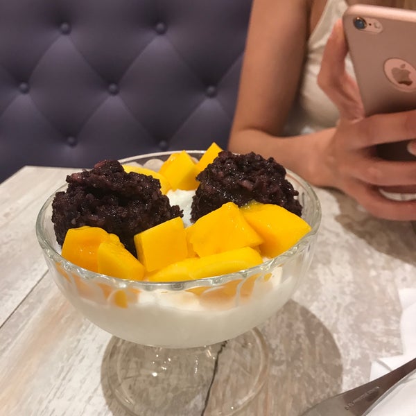 Foto diambil di Mango Mango Dessert oleh Long C. pada 9/5/2018