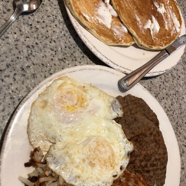 Photo taken at The Omelette Shoppe by Ben R. on 1/1/2018