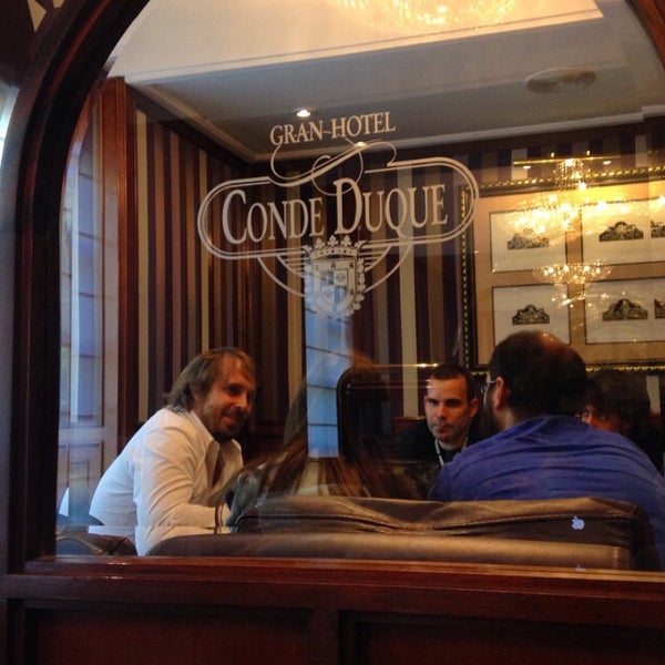 Foto diambil di Sercotel Gran Hotel Conde Duque oleh Lluis G. pada 5/26/2015