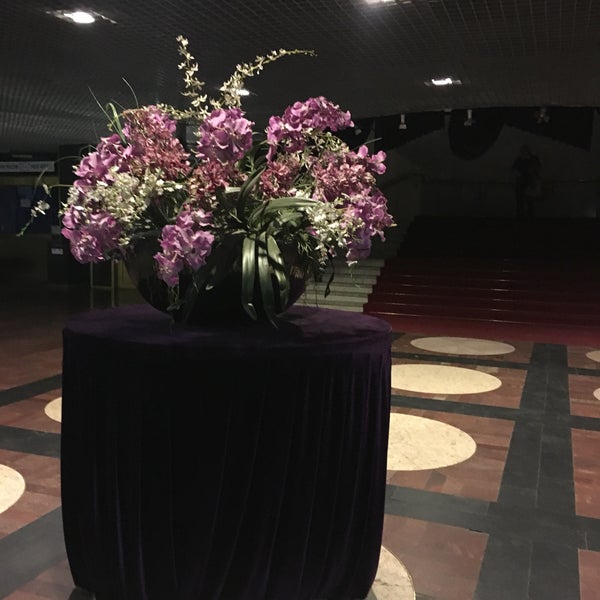 รูปภาพถ่ายที่ Чаплин Hall โดย Светлана เมื่อ 3/17/2018