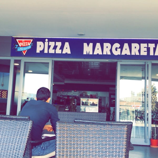 Photo taken at Pizza Margareta Sembol İstanbul by HEEBO on 6/20/2018