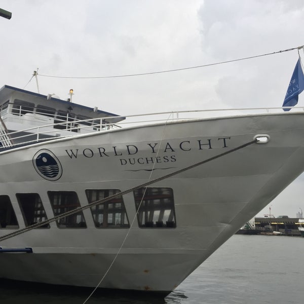 รูปภาพถ่ายที่ World Yacht โดย Felicia M. เมื่อ 7/30/2016