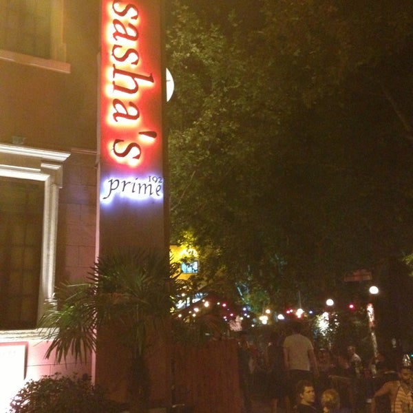 Foto diambil di Sasha&#39;s Restaurant and Bar oleh Anne L. pada 8/17/2013