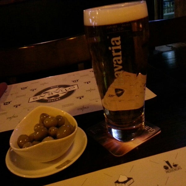 Photo taken at O&#39;haras Irish Pub by Benjamín S. on 5/25/2013