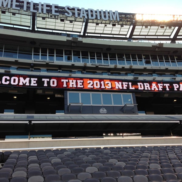 4/25/2013 tarihinde Dan Z.ziyaretçi tarafından MetLife Stadium'de çekilen fotoğraf