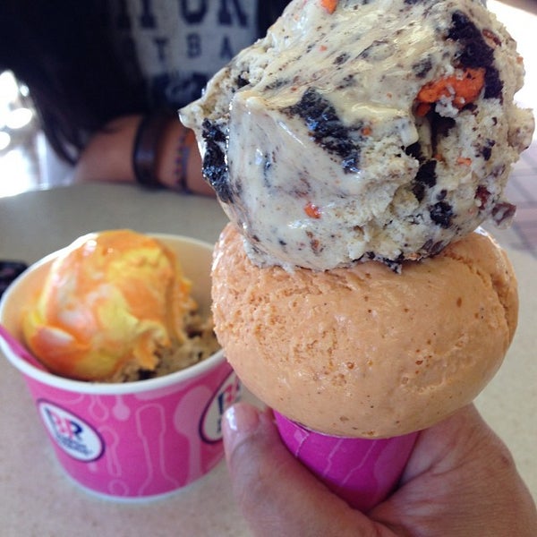 Baskin Robbins Ice Cream Shop In Chatsworth