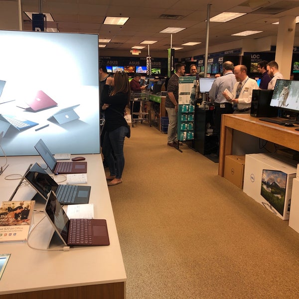 Micro Center Electronics Store