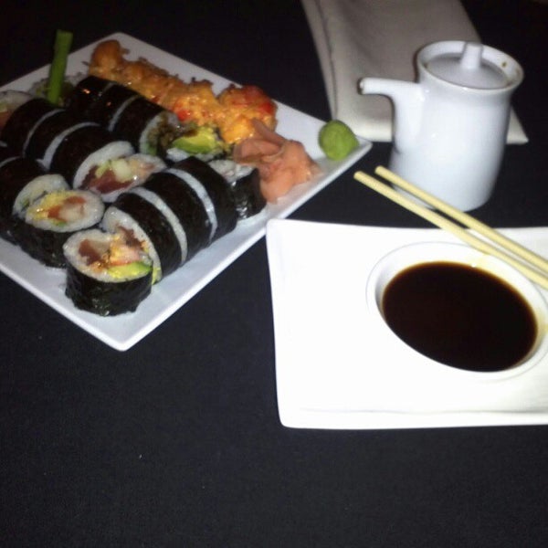 Foto tirada no(a) Shari Sushi Lounge por Anthony G. em 10/12/2012