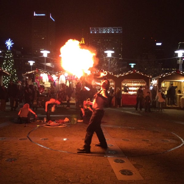 Foto tomada en Christmas Village in Baltimore  por Erika L. el 12/22/2013