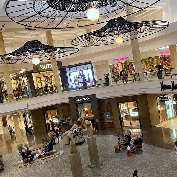 429 Westfield Topanga Mall Stock Photos, High-Res Pictures, and