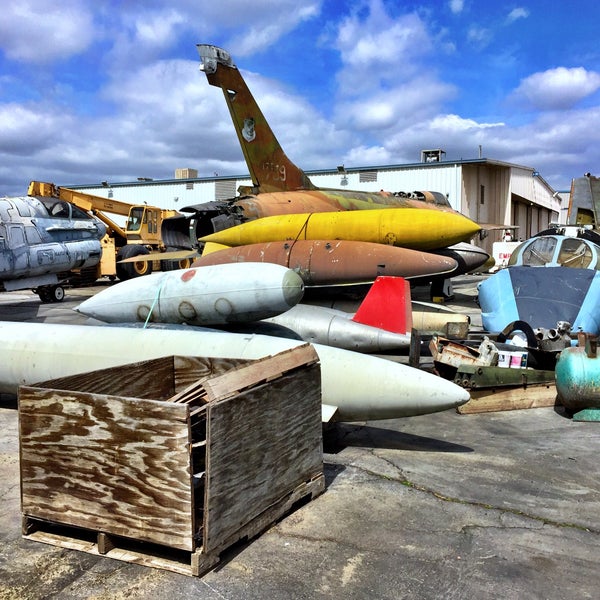 Foto tirada no(a) Yanks Air Museum por Nessie em 3/14/2016