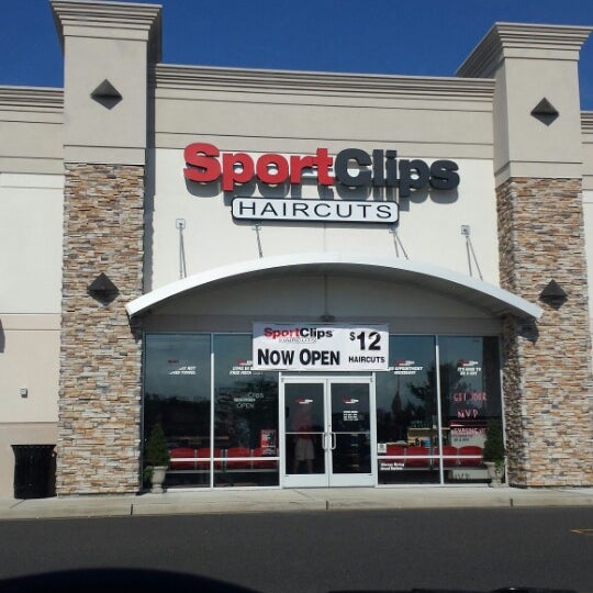 how late is sports clips open today