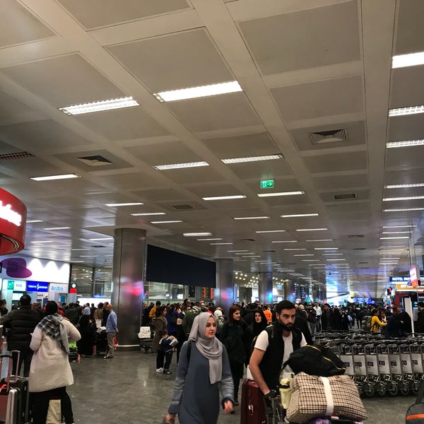 รูปภาพถ่ายที่ Courtyard Istanbul International Airport โดย Rakhman M. เมื่อ 3/24/2018