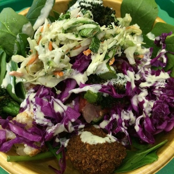 รูปภาพถ่ายที่ Maoz Vegetarian โดย Eleanor(wokstar) H. เมื่อ 2/6/2014