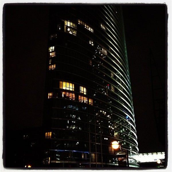 Photo taken at Marriott Executive Apartments London, West India Quay by Puput C. on 10/31/2012
