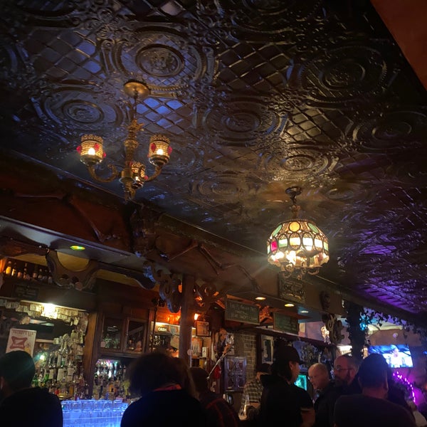Foto tirada no(a) Freddy&#39;s Bar por Angela S. em 3/5/2022