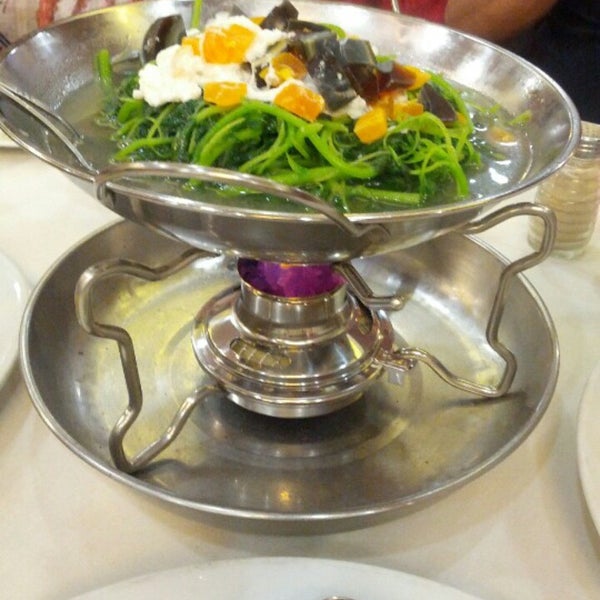 10/6/2012에 Larry M.님이 Joy Luck Seafood Restaurant 彩福海鮮酒家에서 찍은 사진