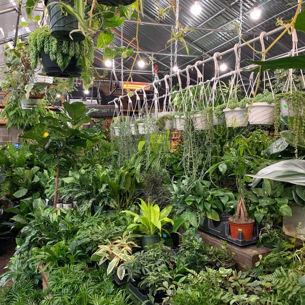 Foto tirada no(a) Urban Garden Center por Tiffany W. em 4/28/2019