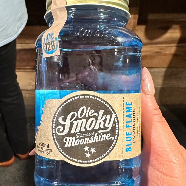 Foto tirada no(a) Ole Smoky Moonshine Distillery por Tiffany W. em 2/2/2024