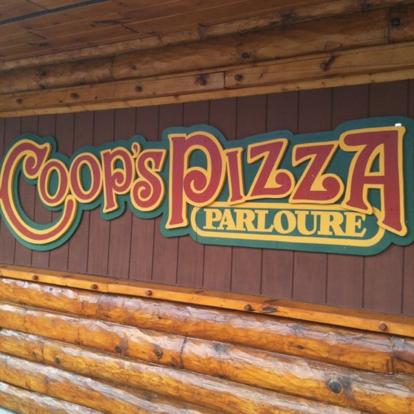 Снимок сделан в Coop&#39;s Pizza Parloure пользователем Kelly L. 9/1/2013
