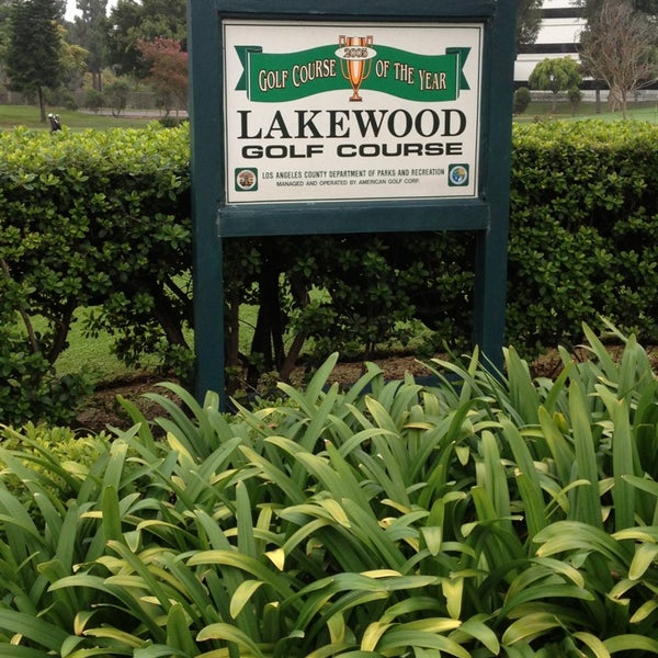 รูปภาพถ่ายที่ Lakewood Country Club โดย Craig Y. เมื่อ 8/14/2013