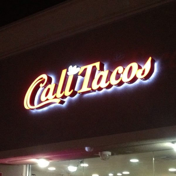 รูปภาพถ่ายที่ Cali Tacos โดย Craig Y. เมื่อ 10/12/2014