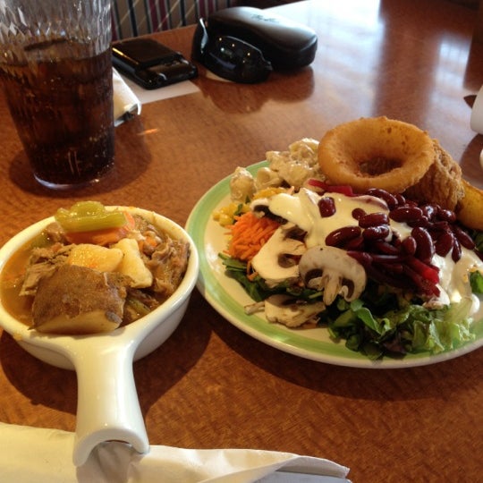 Photo taken at Sizzler by Craig Y. on 11/5/2012