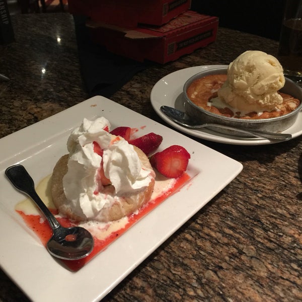 indulge your taste buds with their renowned Pizzookie (must-try 2-Flavored, Macademia & Chocolate Chip) & their Top Rank Scrumptious Beignet's (Both are topped up with any of your favorite Ice cream)