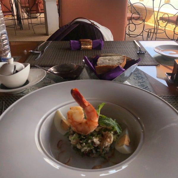 Снимок сделан в Zazen Restaurant пользователем Kylie L. 10/2/2019