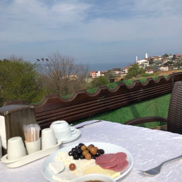 Das Foto wurde bei Taşlıhan Restaurant von M T. am 4/7/2019 aufgenommen