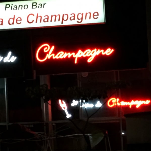 Photo taken at La Copa de Champagne Piano Bar by Rol G. on 5/25/2016