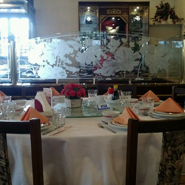 2/11/2017 tarihinde Christina L.ziyaretçi tarafından Golden Plaza Chinese Restaurant'de çekilen fotoğraf