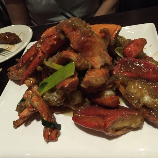 Foto diambil di Lobster House Seafood Buffet oleh Lily C. pada 11/30/2014