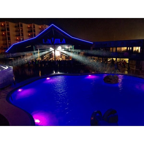 Foto diambil di Club La Vela Pool oleh Tyler B. pada 3/14/2015.