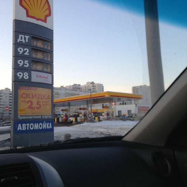 2/25/2013 tarihinde Александрziyaretçi tarafından Shell'de çekilen fotoğraf