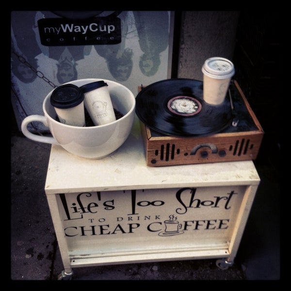Das Foto wurde bei MyWayCup Coffee von Dan F. am 1/31/2013 aufgenommen
