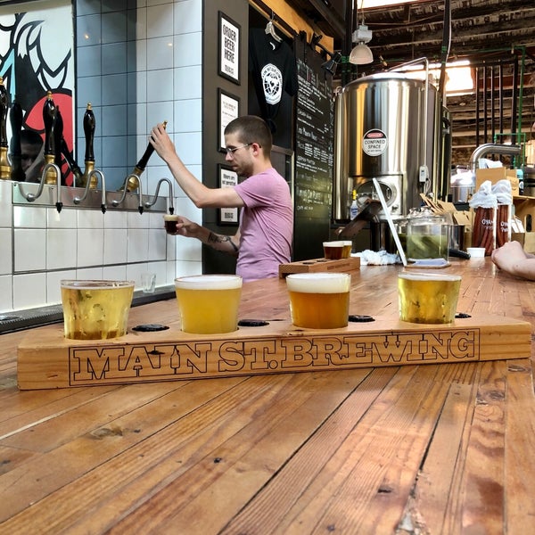 Foto tirada no(a) Main Street Brewing Company por Andrew C. em 7/13/2019