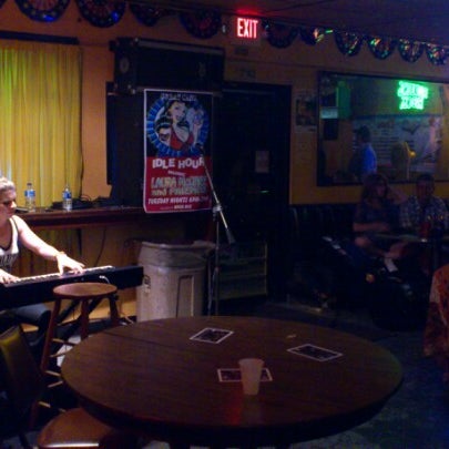 Снимок сделан в Bobby&#39;s Idle Hour Tavern пользователем Luke G. 6/2/2013