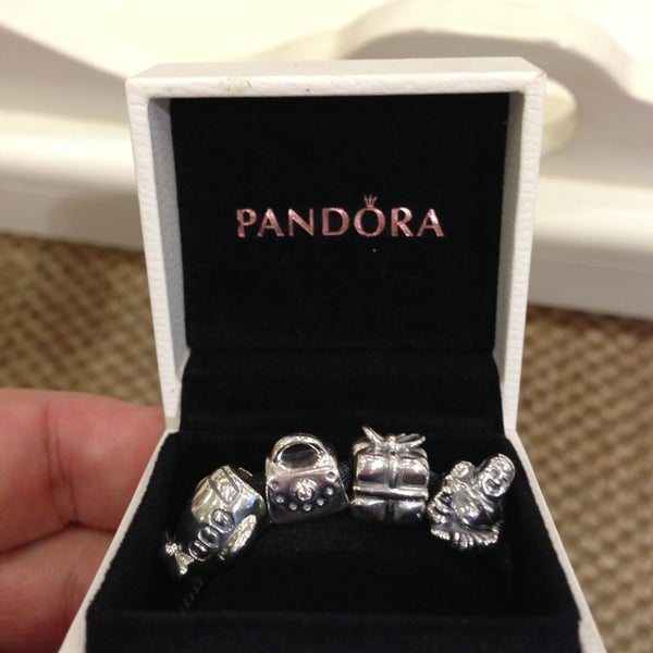 Pandora Jewlery (Mall St. Matthews) Jewelry Store in East Louisville