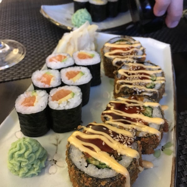Výborné sushi za rozumnou cenu, velký výběr a mají i crunchy rolls ❤️