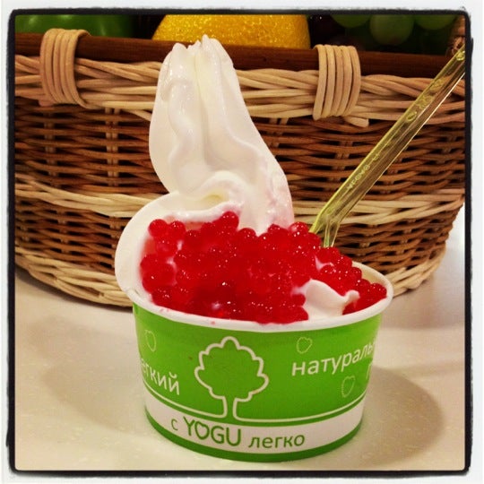 รูปภาพถ่ายที่ YOGU кафе, натуральный замороженный йогурт โดย Yaroslav Z. เมื่อ 11/11/2012