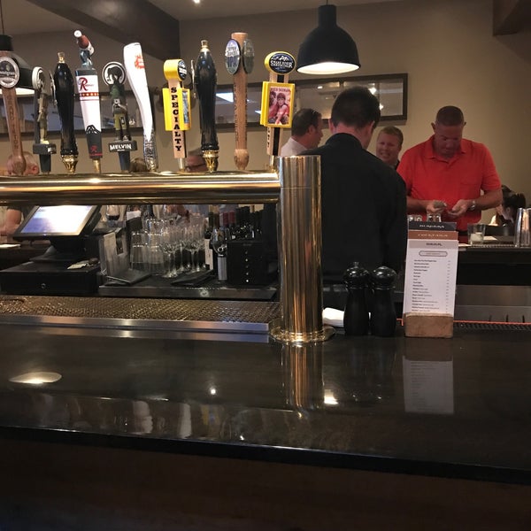 Foto tomada en Local Restaurant &amp; Bar  por  Ed B. el 6/21/2017
