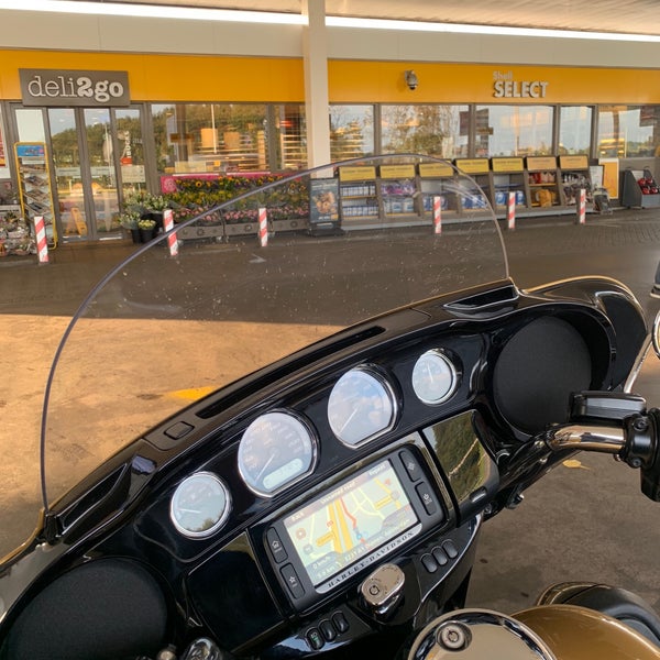 Photo taken at Shell by  Ed 🇳🇱 B. on 10/6/2018
