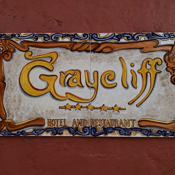 รูปภาพถ่ายที่ Graycliff Hotel &amp; Restaurant โดย  Ed B. เมื่อ 12/31/2018