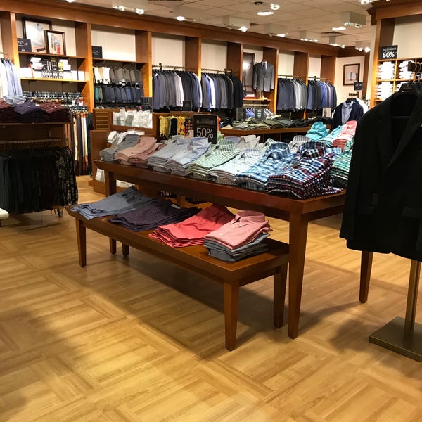 Brooks Brothers Outlet - Clothing Store