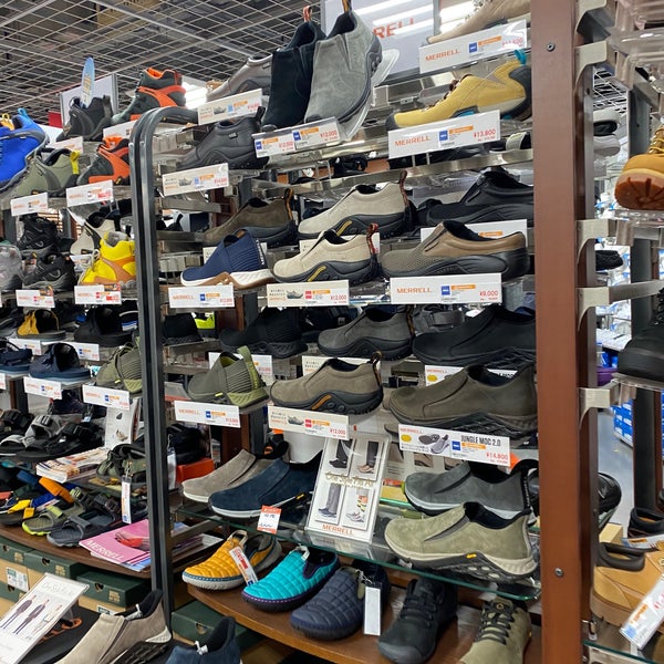 Photos At Abc Mart メガステージ 秋葉原 神田花岡町1 1
