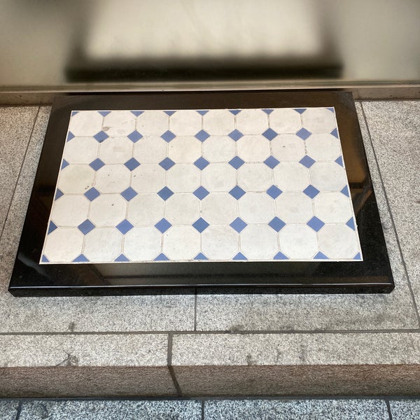 Photos At 1914年創建当時の床 市松模様 タイル Historic Site In 千代田区 Photos At 1914年創建当時の床 市松模様 タイル Historic Site In 千代田区
