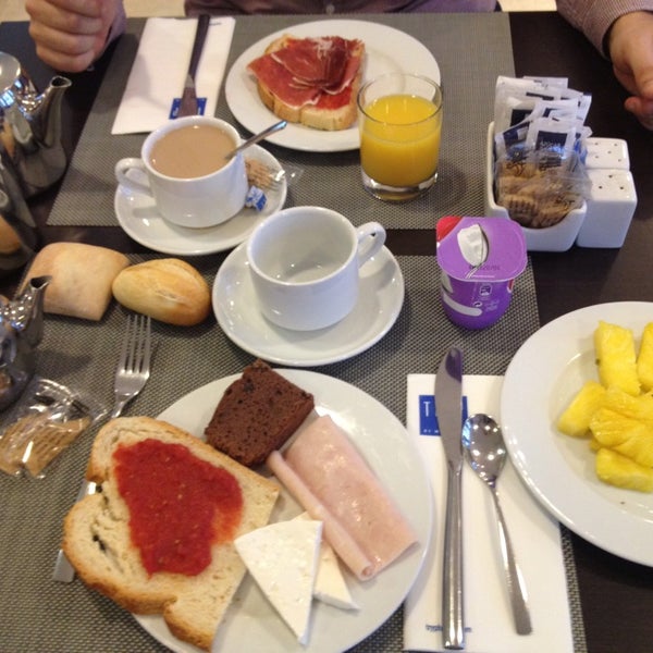 Photo taken at Tryp Cibeles by Elisa R. on 6/22/2014